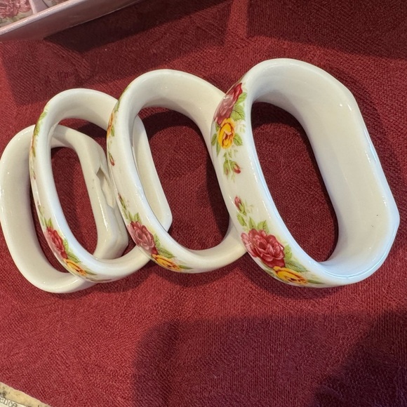 Vintage 1980 Set of 12 Genuine Bone China Napkin Rings with Roses Floral Taiwan - Picture 10 of 11